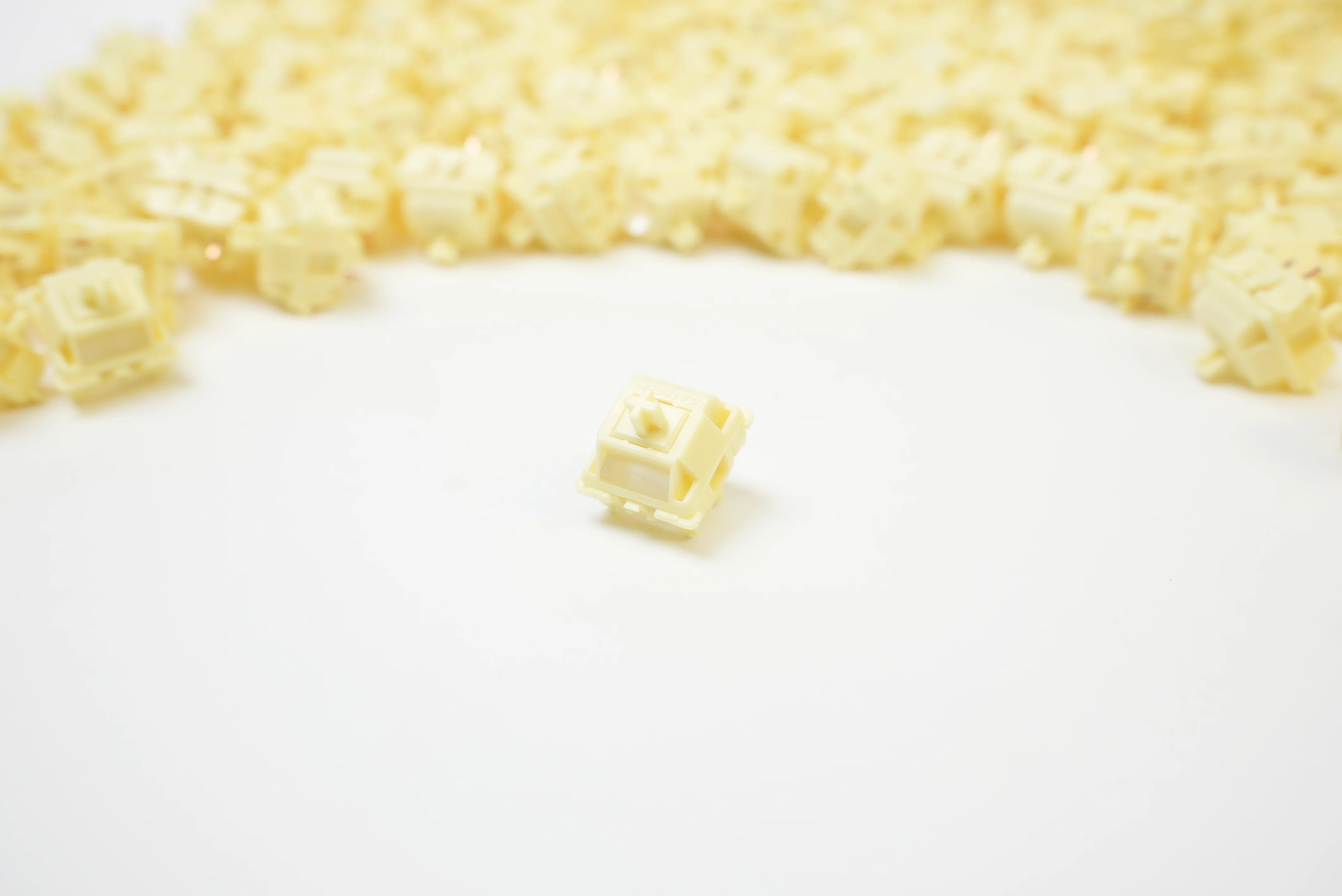 Gateron Banana Smoothie POM Series - Heavy Tactile Switch