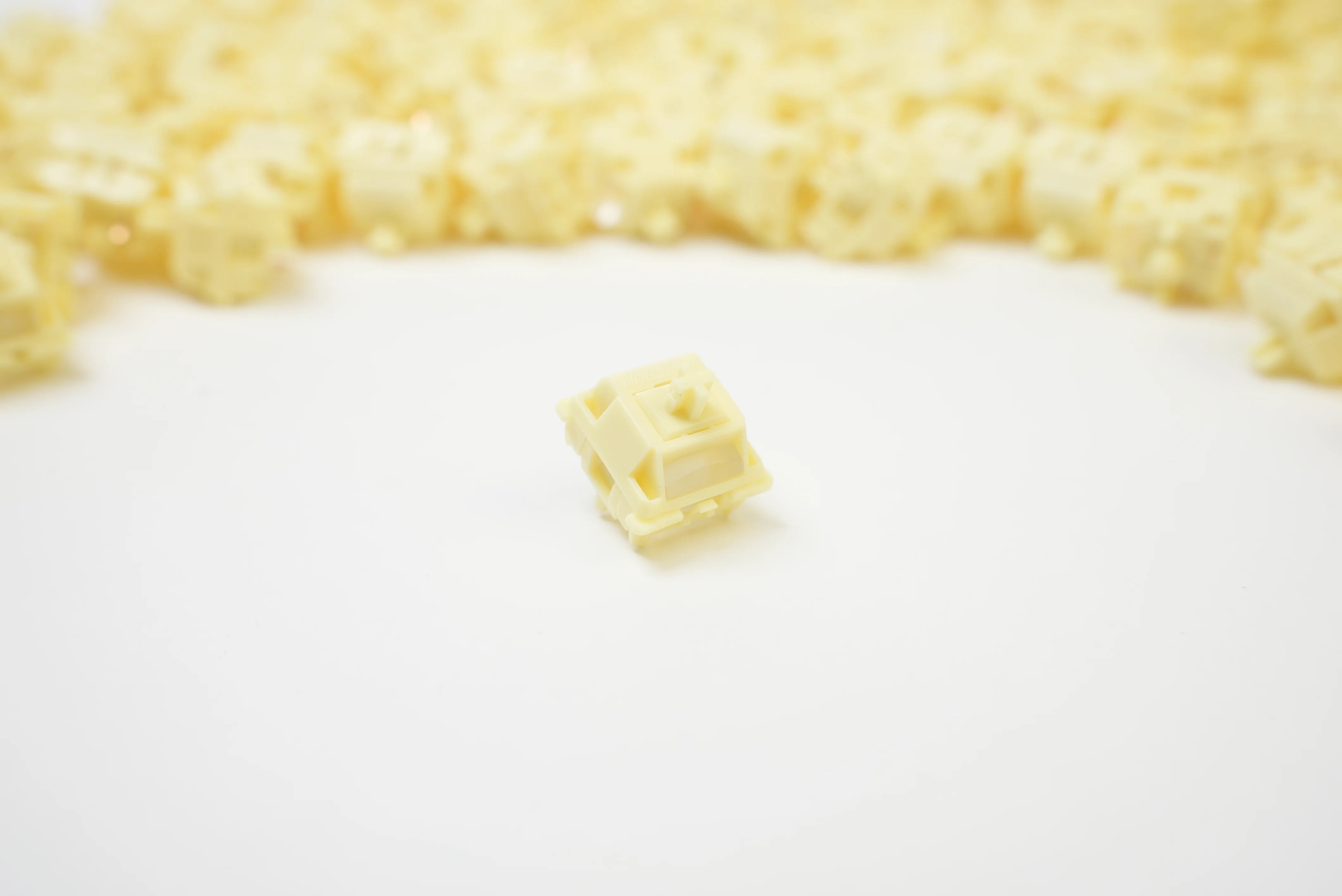 Gateron Banana Smoothie POM Series - Heavy Tactile Switch