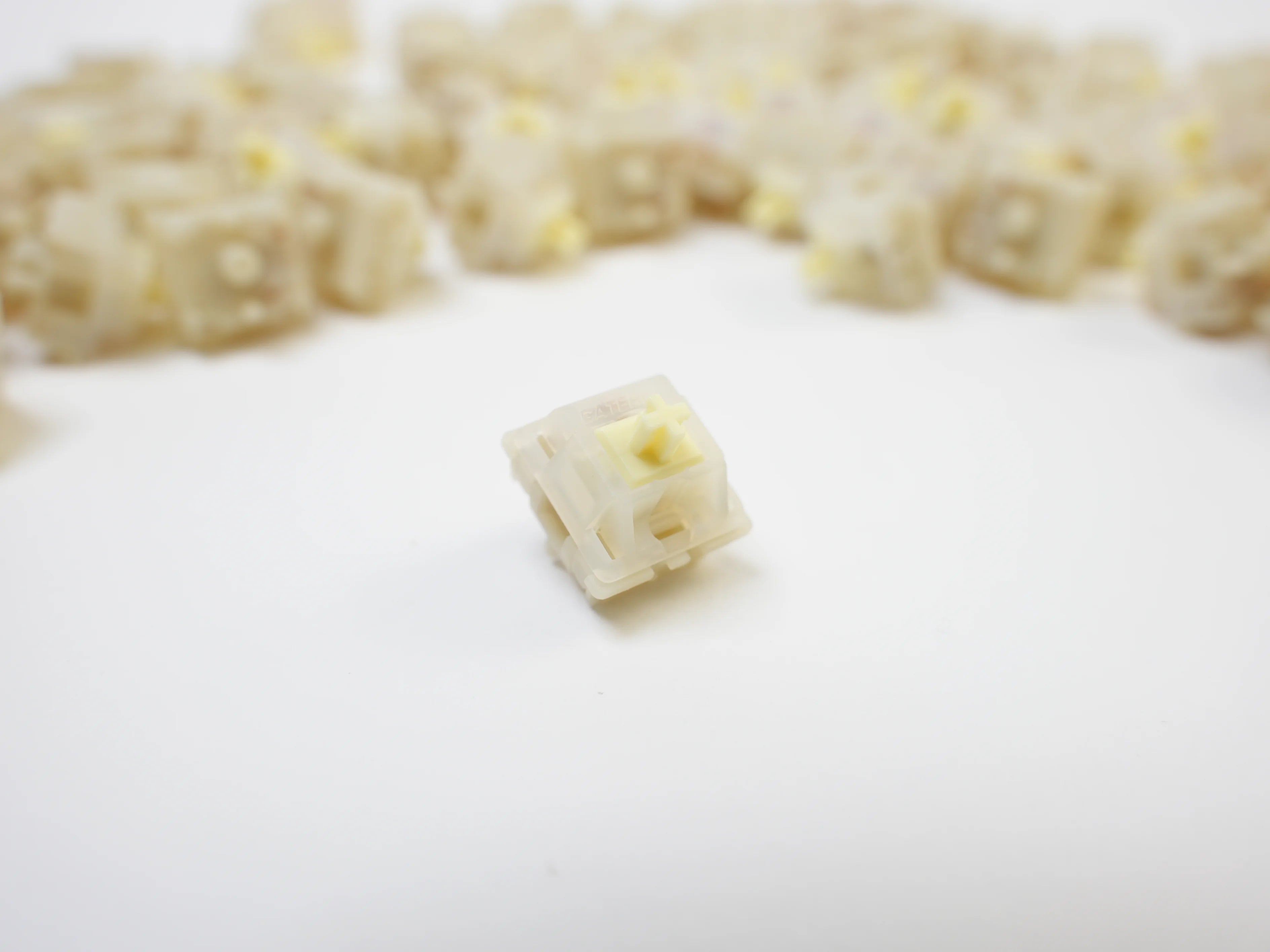 Gateron KS-3X1 Milky Yellow Pro - Heavy Tactile Switch