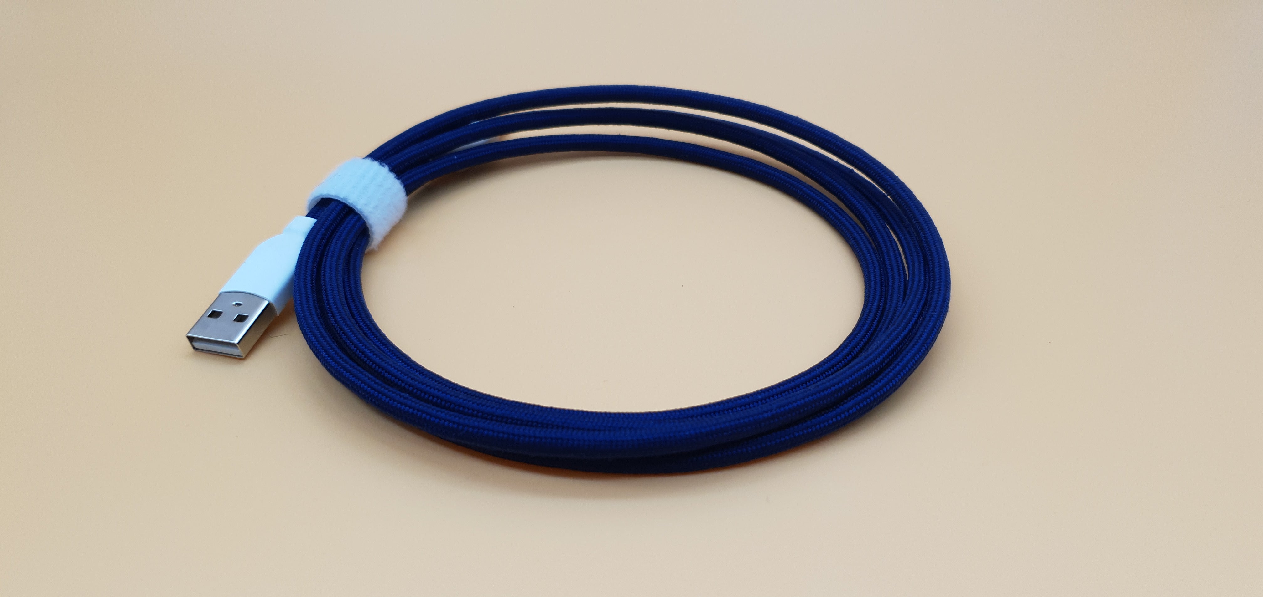 GMK Umbra - Deskhero.ca