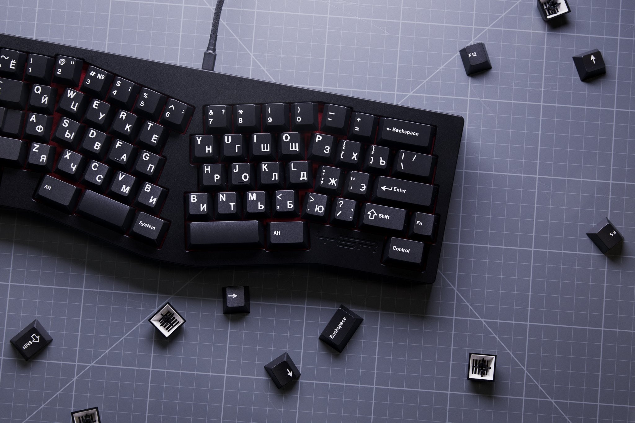 GMK Cyrillic Beige & WoB Keycaps