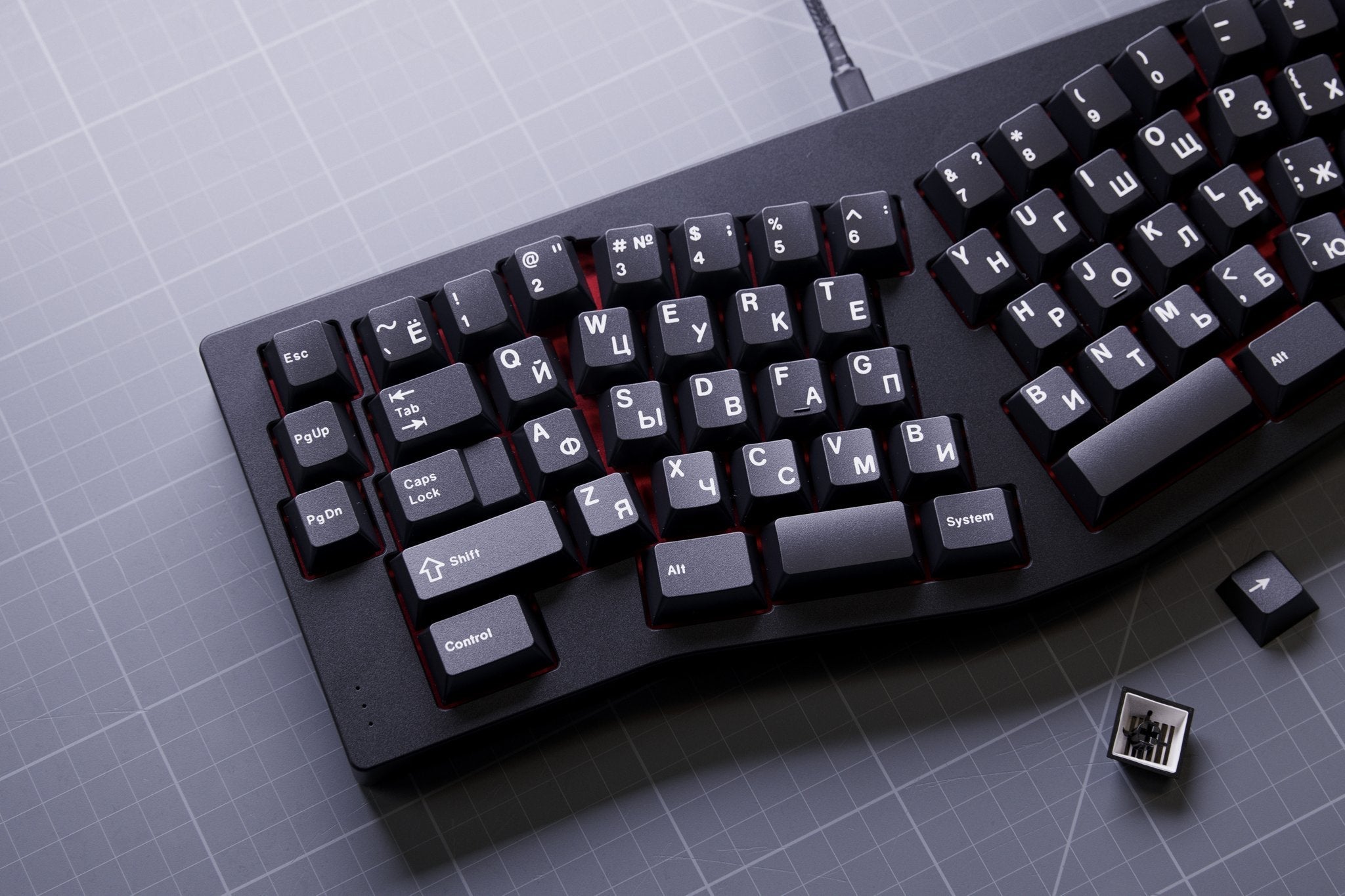 GMK Cyrillic Beige & WoB Keycaps