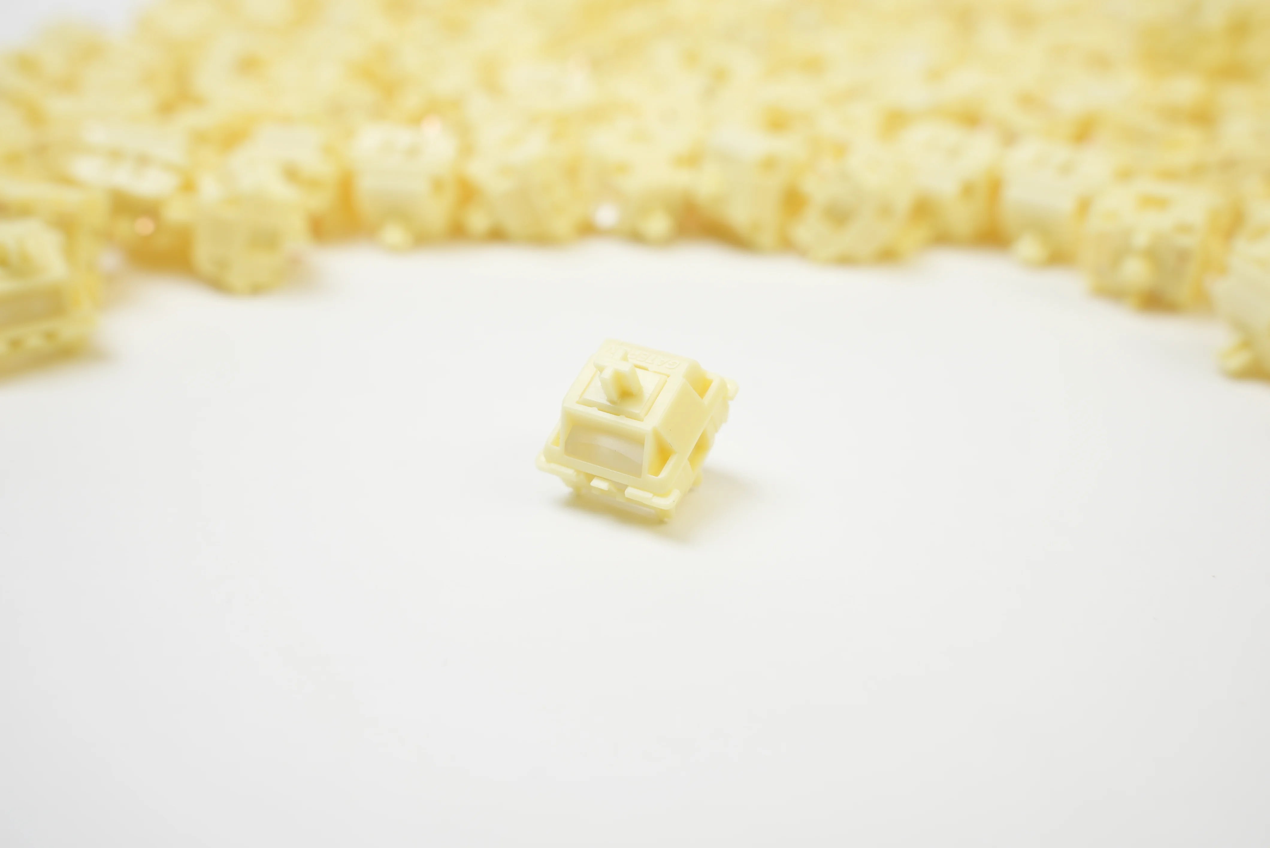 Gateron Banana Smoothie POM Series - Heavy Tactile Switch
