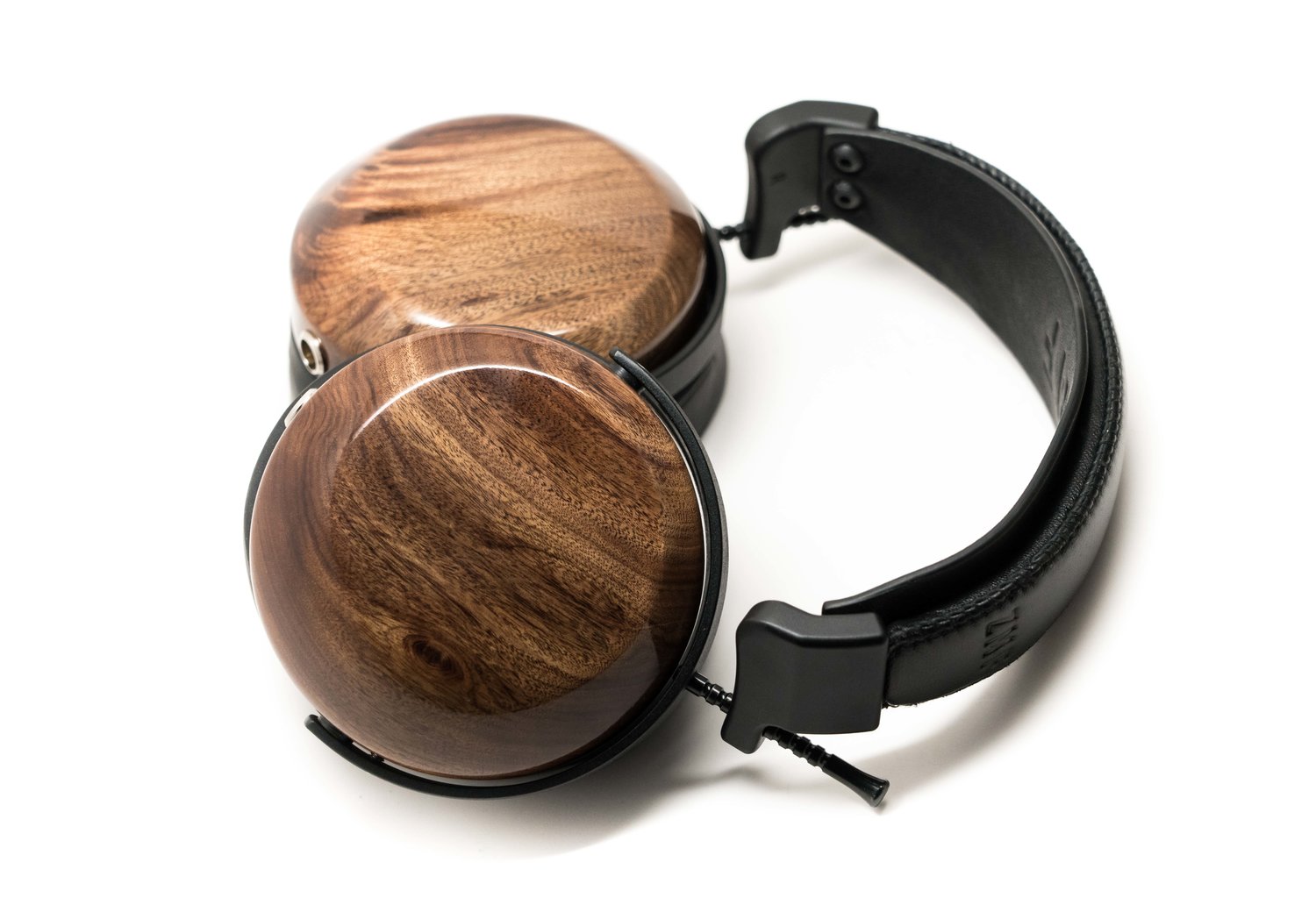 ZMF Verite C LTD - Deskhero.ca