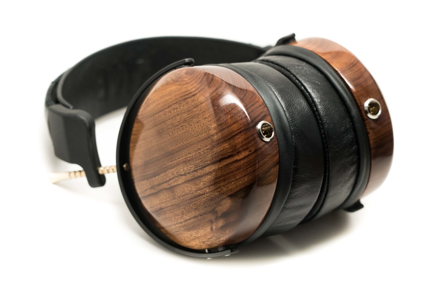 ZMF Verite C LTD - Deskhero.ca