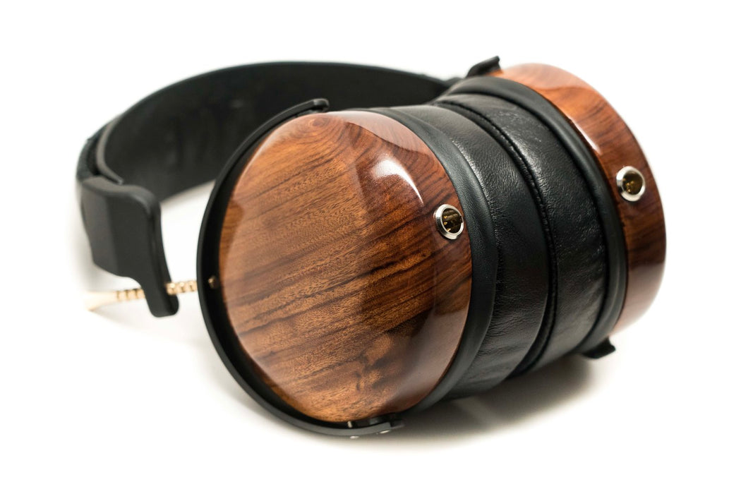 ZMF Verite C LTD - Deskhero.ca