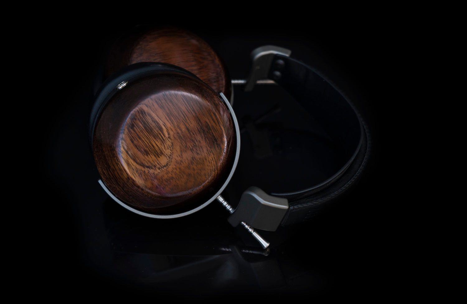 ZMF Verite Closed - Deskhero.ca