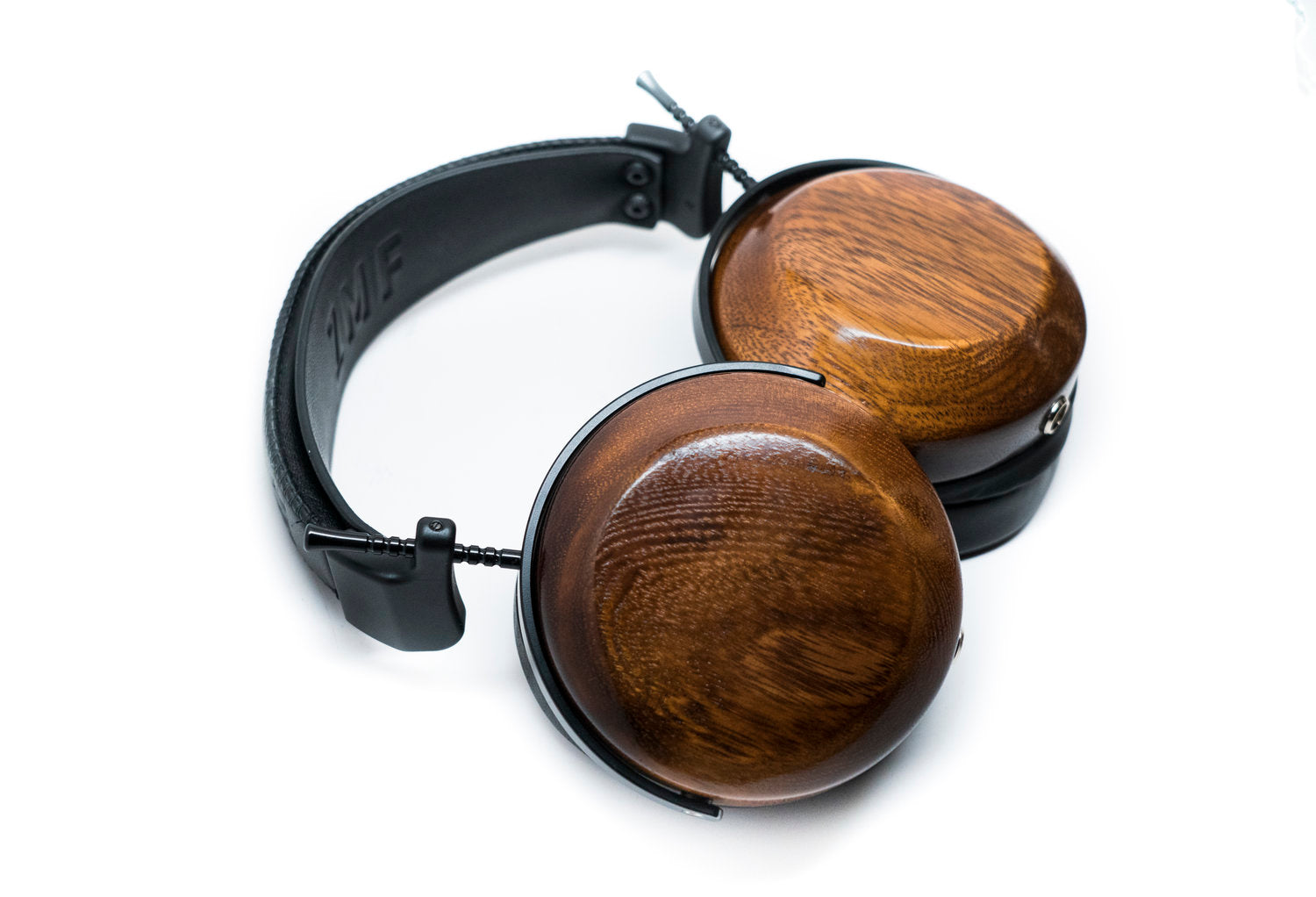 ZMF Verite Closed - Deskhero.ca