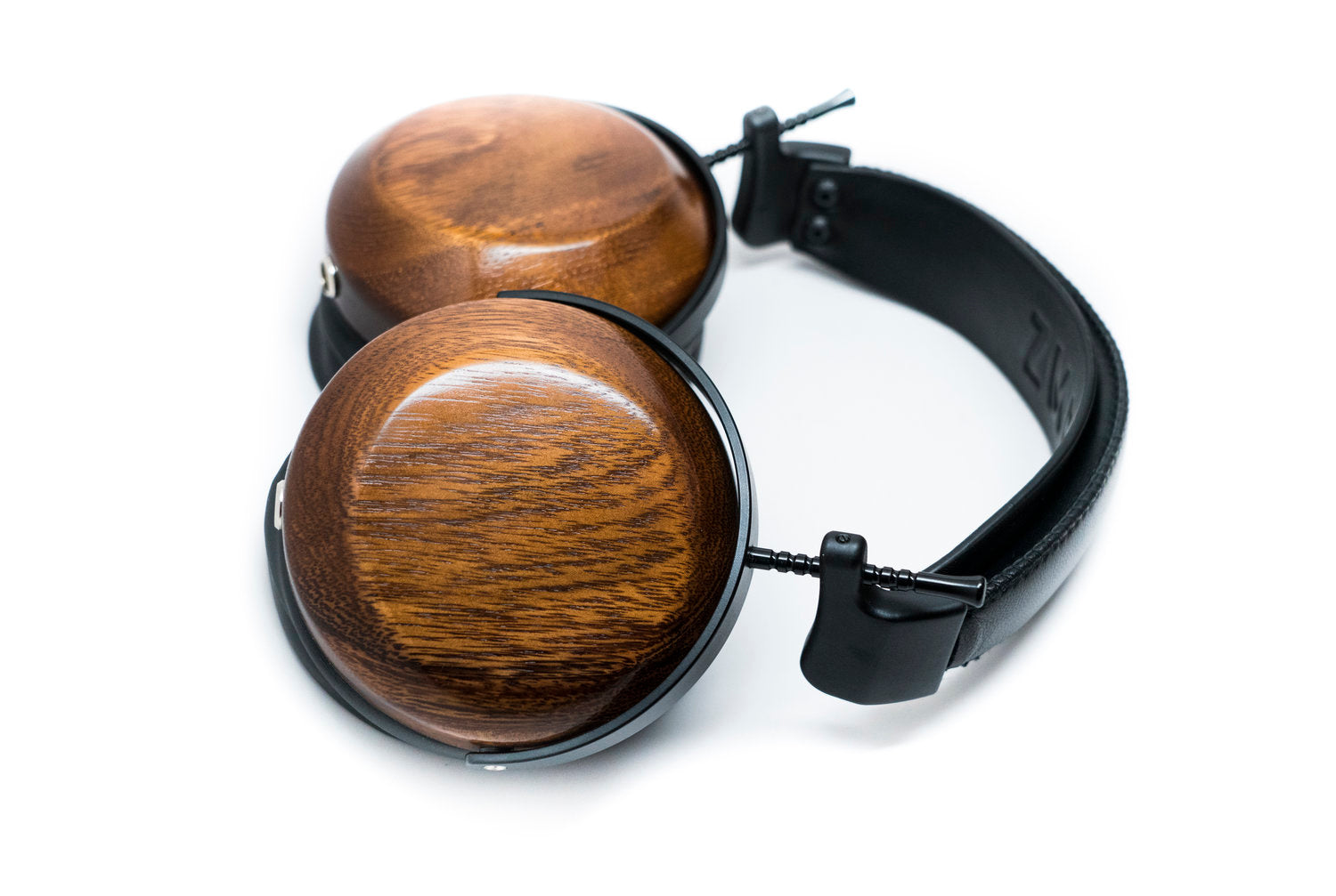 ZMF Verite Closed - Deskhero.ca